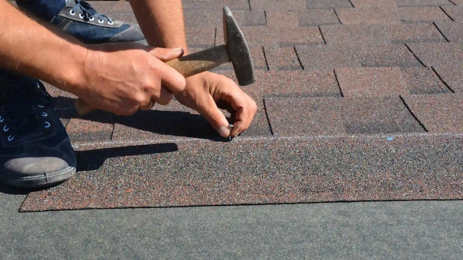 Hand Nailing Roof Installation v/s Air Nailing Roof Installation