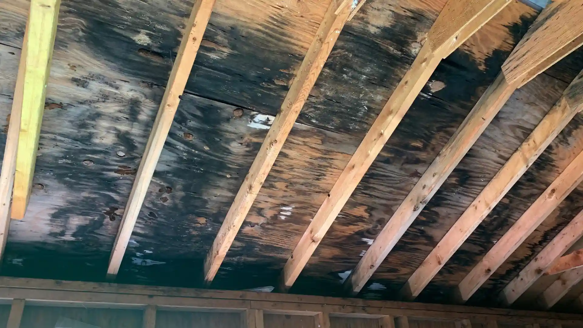 issues that result from poor roof ventilation